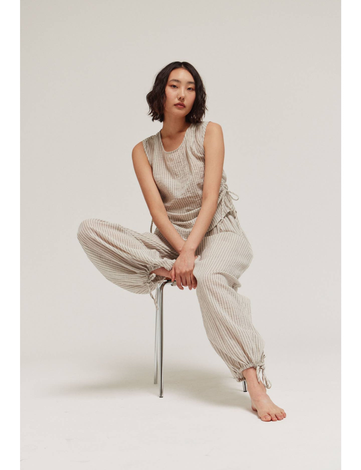 Natural Pleated Waist Balloon Pants