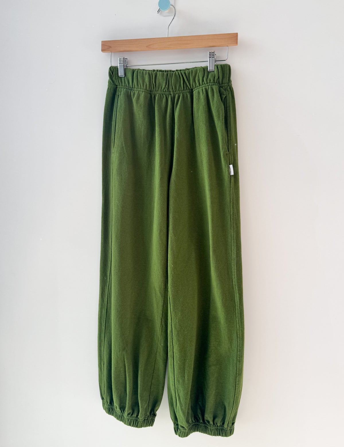 BalloonPants-CollardGreen1_ee788f6a-2b13-4ebd-a9b1-cb8f891091d7.jpg