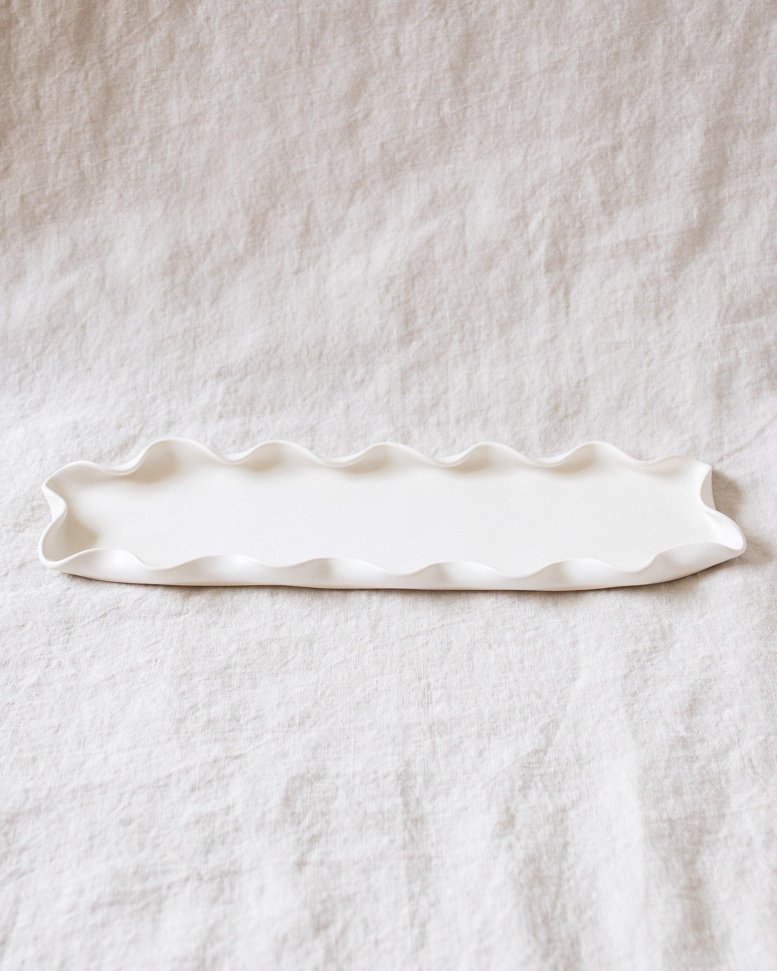 Long Wavy Dish - Satin White