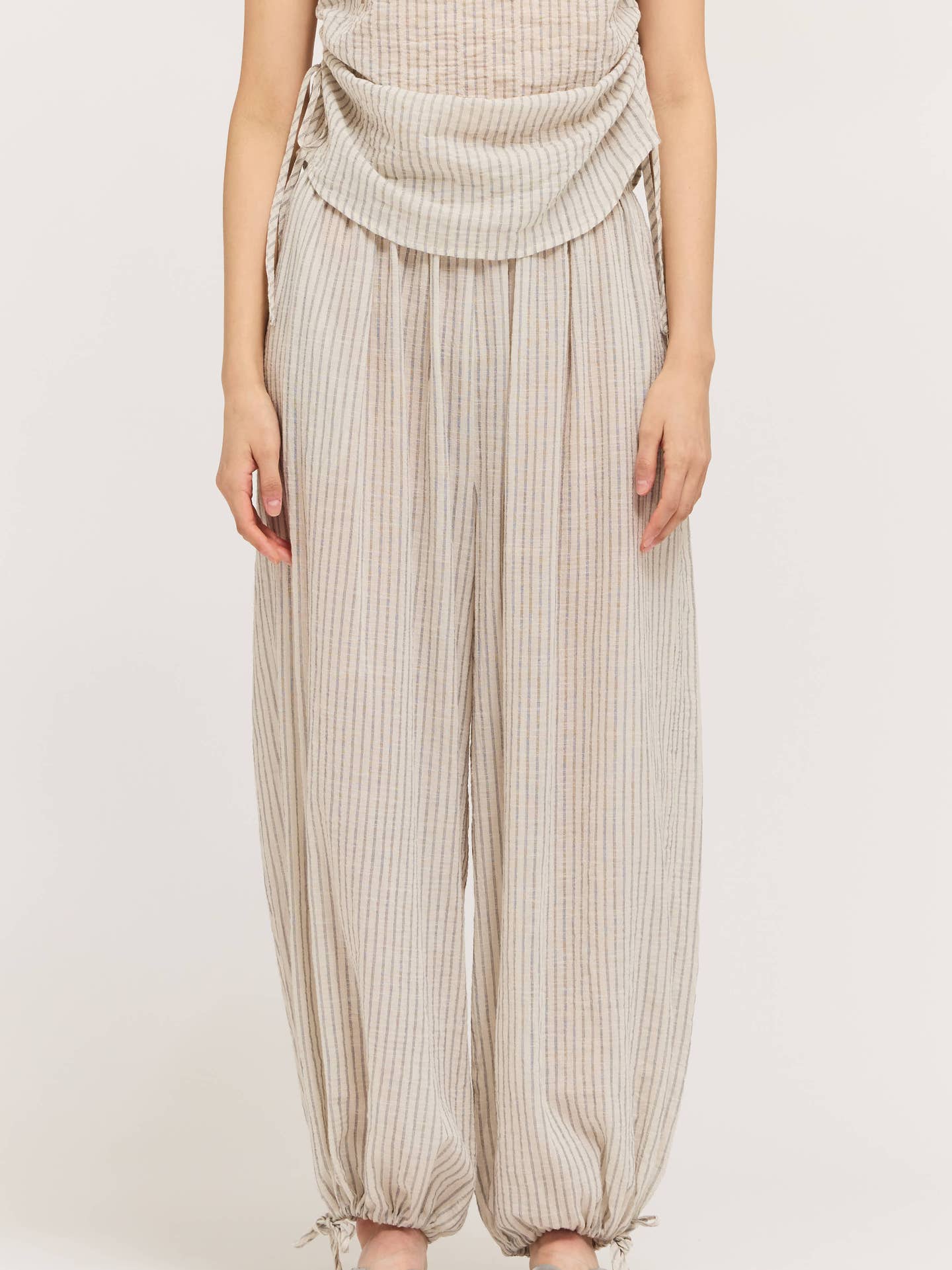 Natural Pleated Waist Balloon Pants