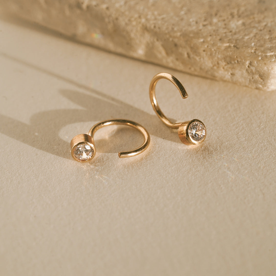 Shine Hug Studs - Gold-Fill