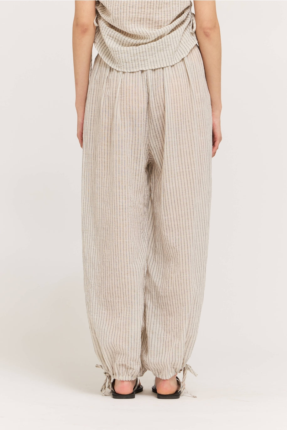 Natural Pleated Waist Balloon Pants