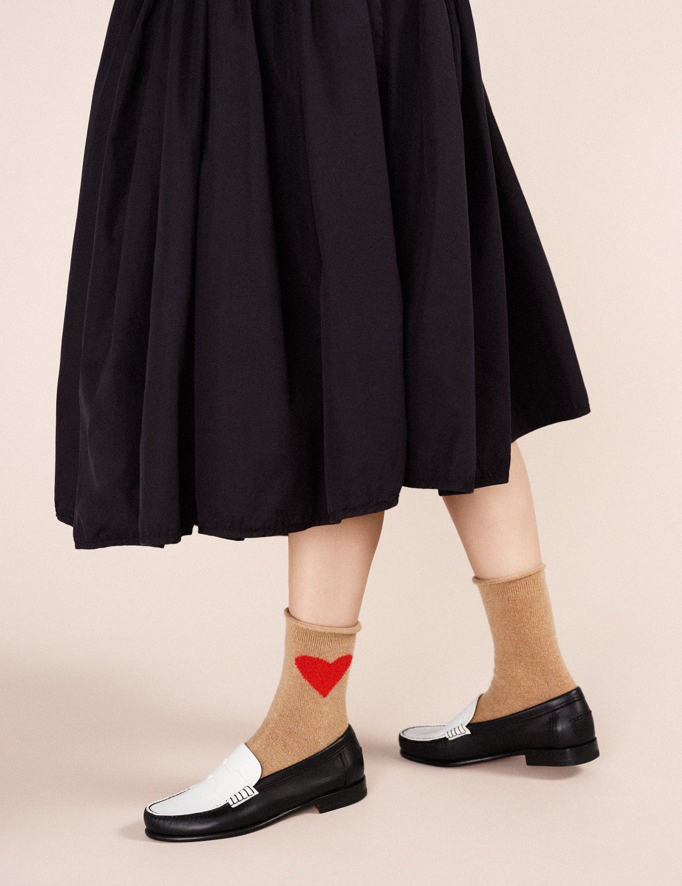 hfb_110494_love_cashmere_crew_camel-1916_7bb33c3b-5a5f-424b-984a-3f857f0a3617.jpg